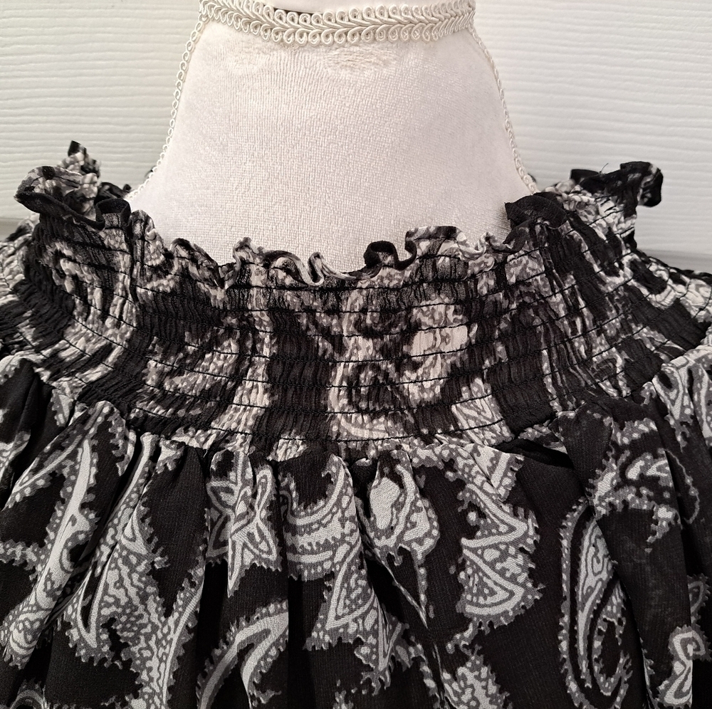 Loft Cropped Paisley Print  Blouse   Size M